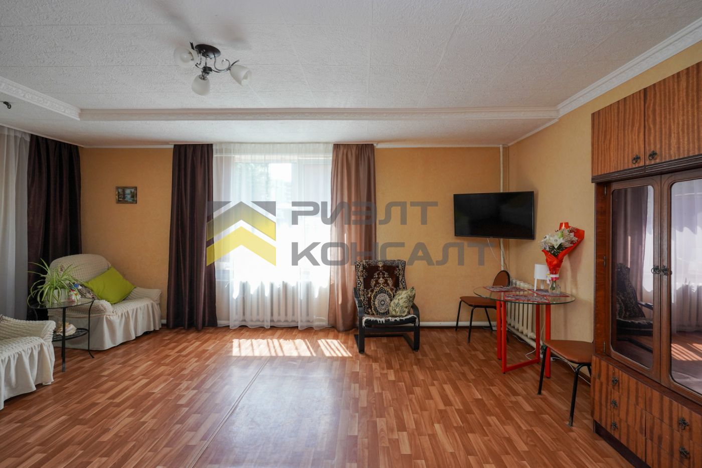 Дом, 230.50м², 5.20 соток, 2 этажа, 4 комн., стены: Кирпич миниатюра 12