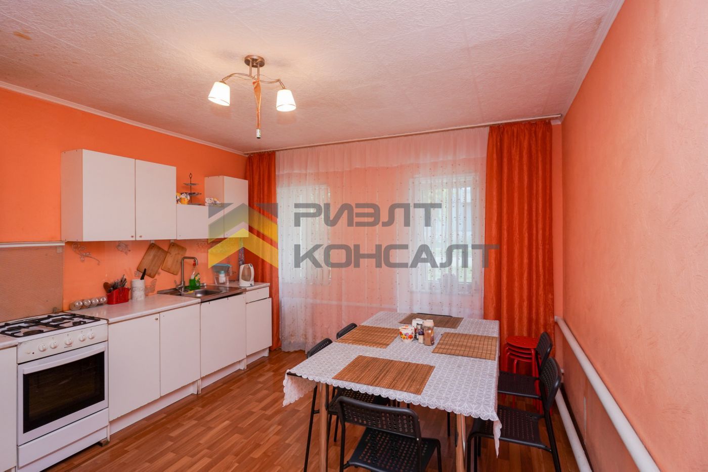Дом, 230.50м², 2 этажа, 4 комн.