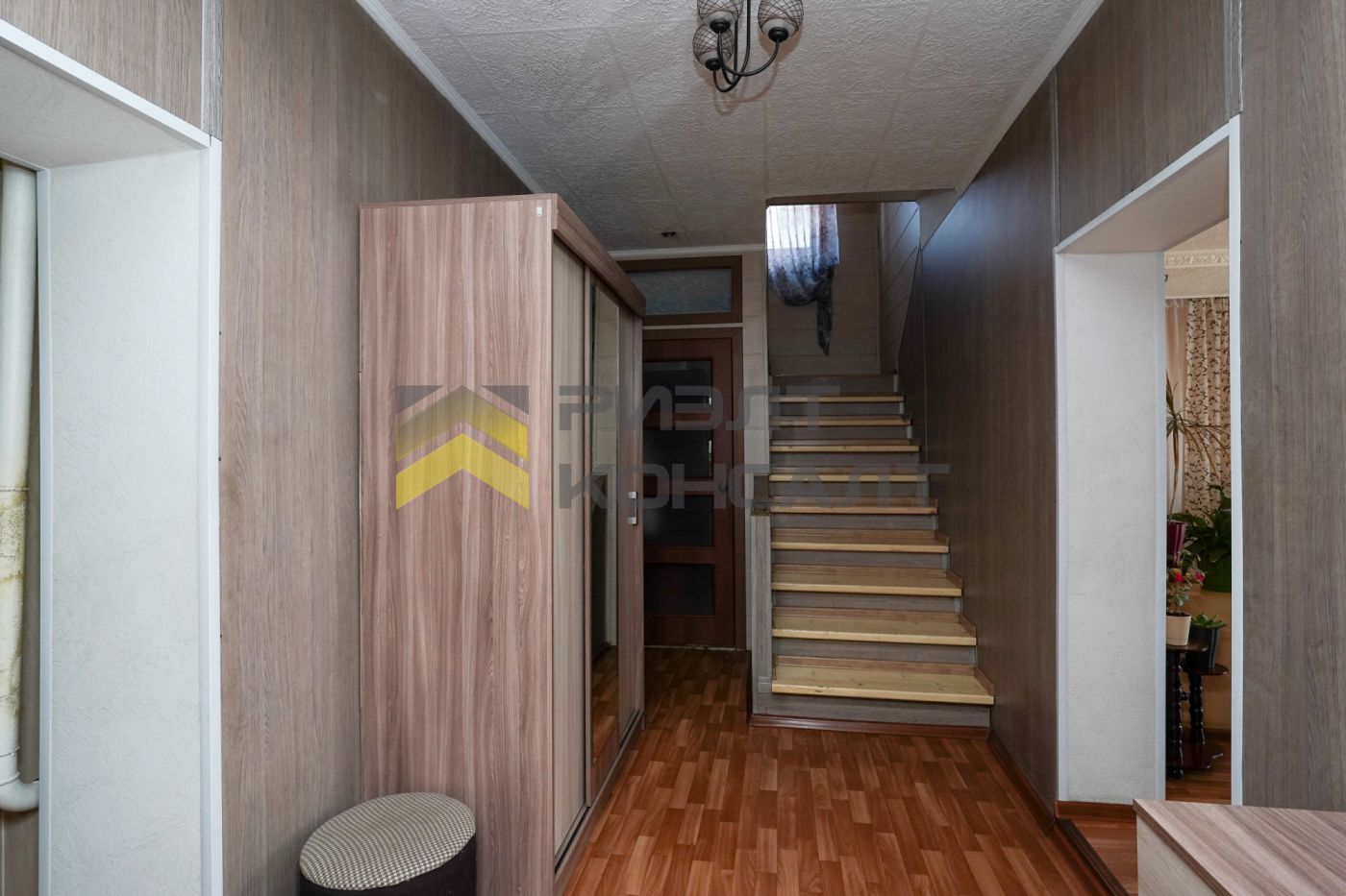 Дом, 230.50м², 5.20 соток, 2 этажа, 4 комн., стены: Кирпич миниатюра 26