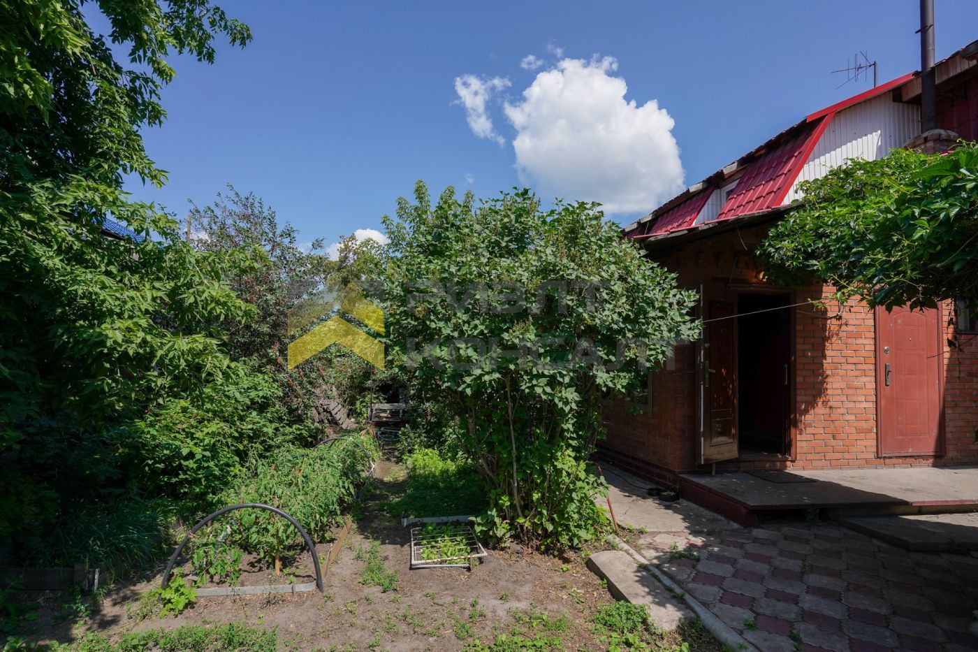Дом, 230.50м², 5.20 соток, 2 этажа, 4 комн., стены: Кирпич миниатюра 32