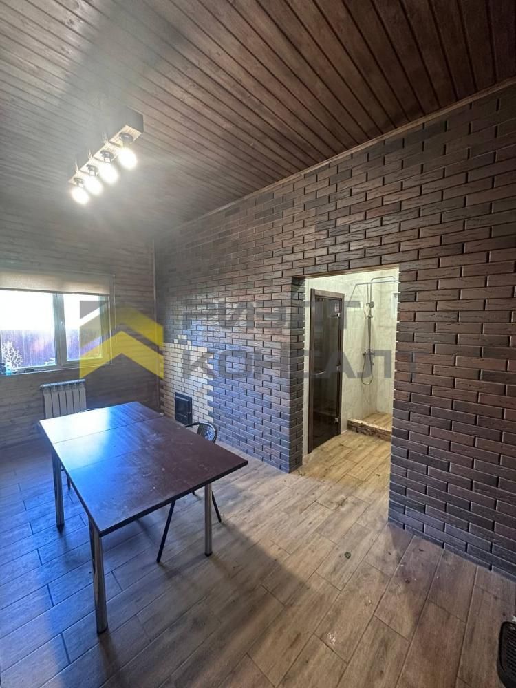 Дом, 180.80м², 11.10 соток, 1 этаж, 3 комн., стены: Кирпич миниатюра 19