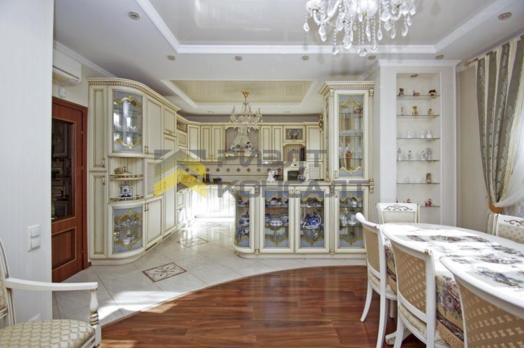 5-комн. квартира, Вторичка, 145.30м², 3/9 этаж