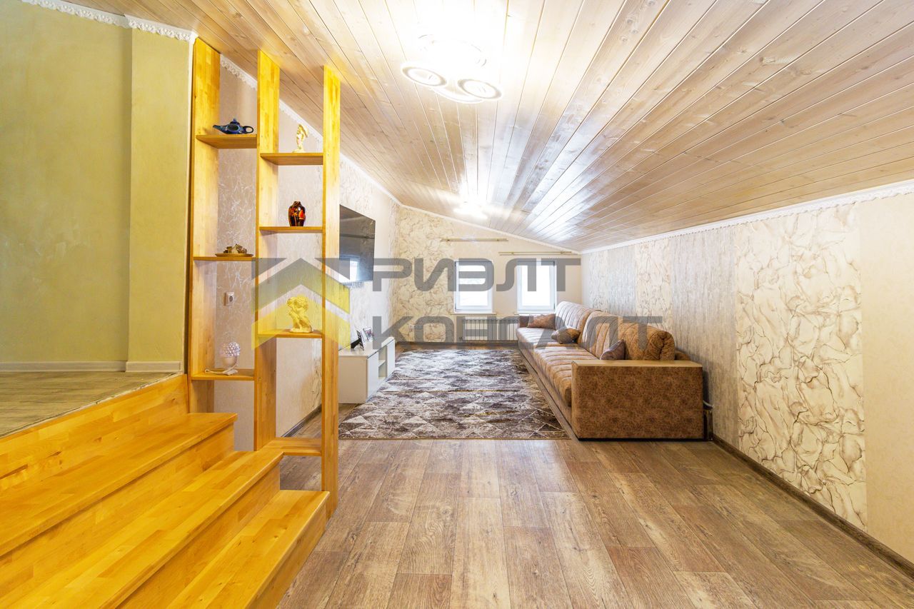 Дом, 185м², 14 соток, 2 этажа, 4 комн., стены: Кирпич миниатюра 10