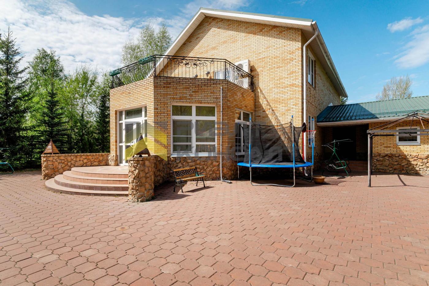 Коттедж, 530м², 15 соток, 2 этажа, 8 комн., стены: Кирпич миниатюра 35