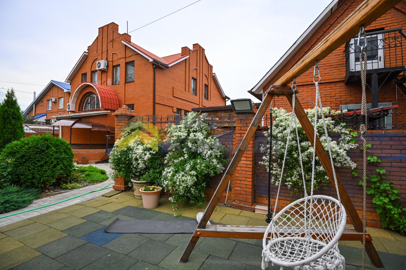 Коттедж, 300м², 8.50 соток, 3 этажа, 6 комн., стены: Кирпич миниатюра 6