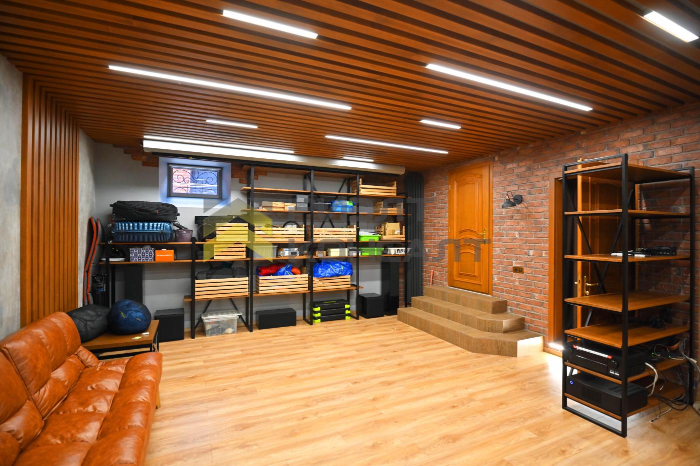 Коттедж, 300м², 8.50 соток, 3 этажа, 6 комн., стены: Кирпич миниатюра 9