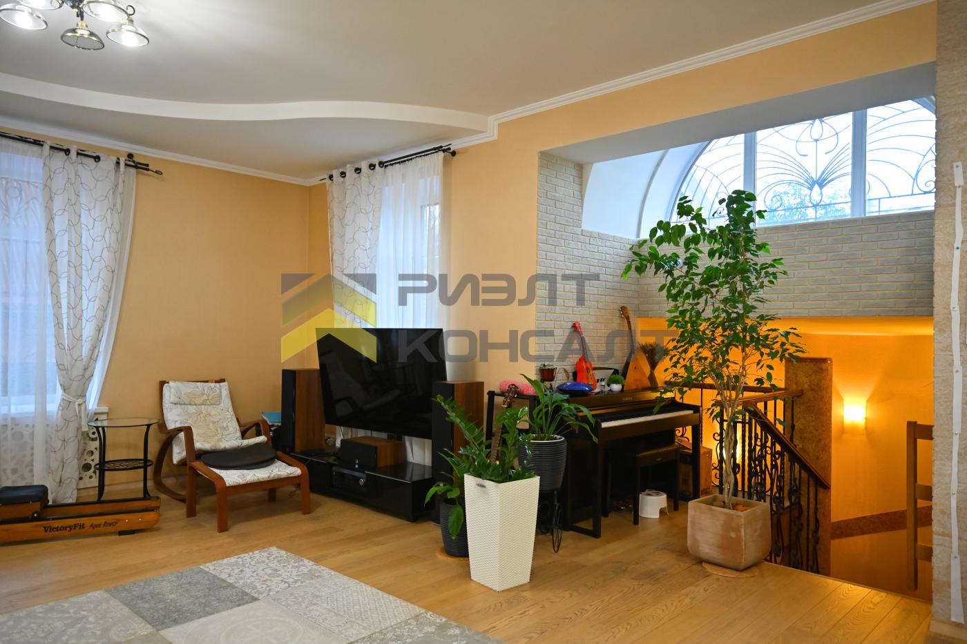 Коттедж, 300м², 8.50 соток, 3 этажа, 6 комн., стены: Кирпич миниатюра 20