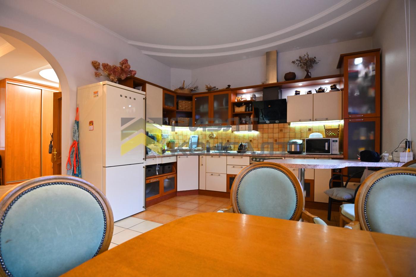 Коттедж, 300м², 8.50 соток, 3 этажа, 6 комн., стены: Кирпич миниатюра 22