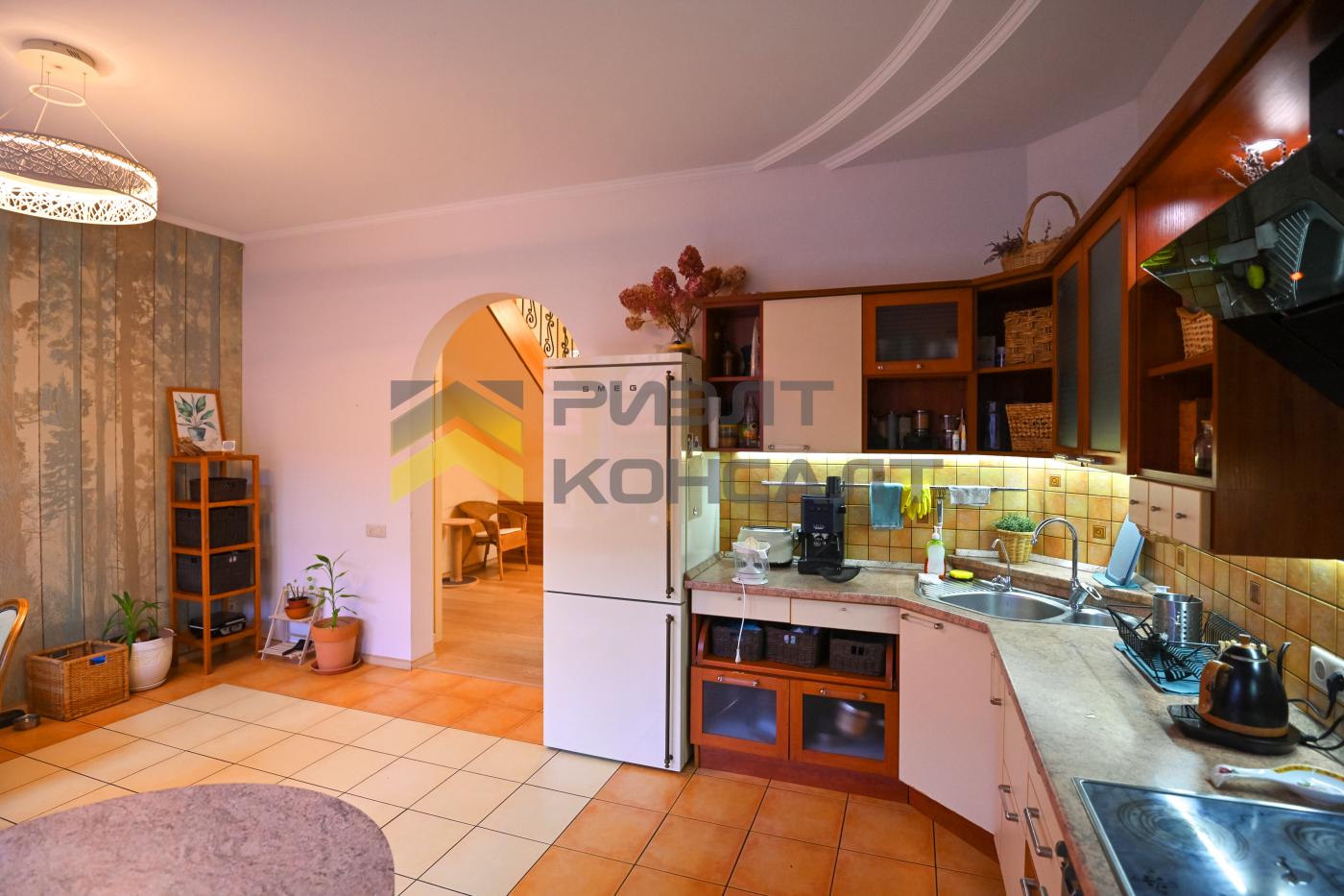 Коттедж, 300м², 8.50 соток, 3 этажа, 6 комн., стены: Кирпич миниатюра 24