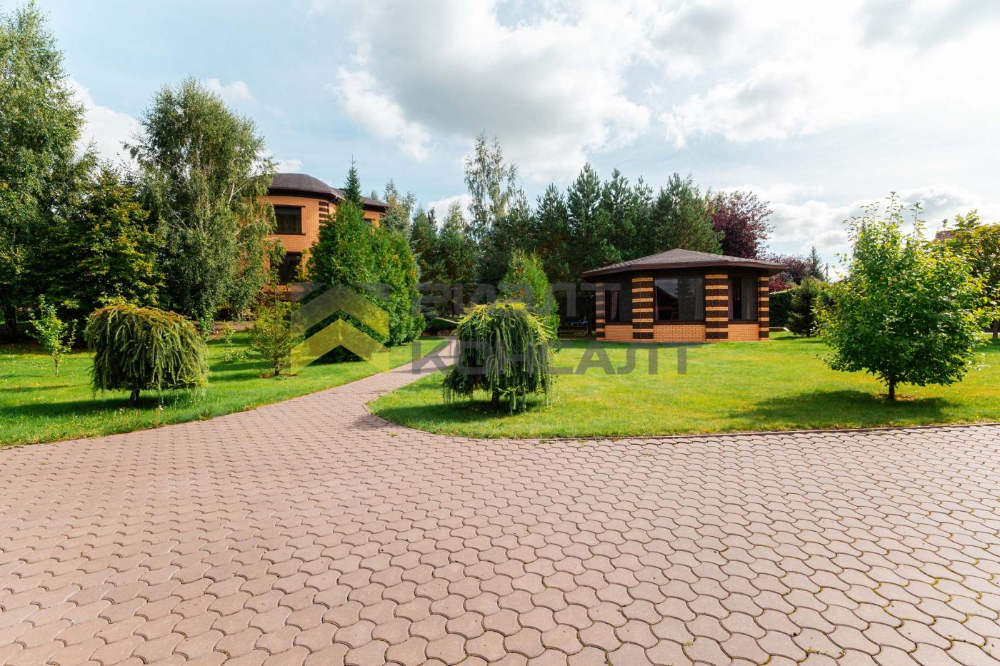 Коттедж, 429.90м², 55 соток, 3 этажа, 5 комн., стены: Кирпич миниатюра 35