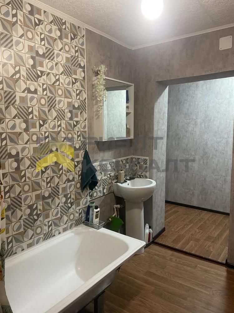 Дом, 230.50м², 5.20 соток, 2 этажа, 4 комн., стены: Кирпич миниатюра 18