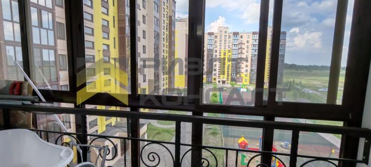 3-комн. квартира, Вторичка, 77м², 4/10 этаж