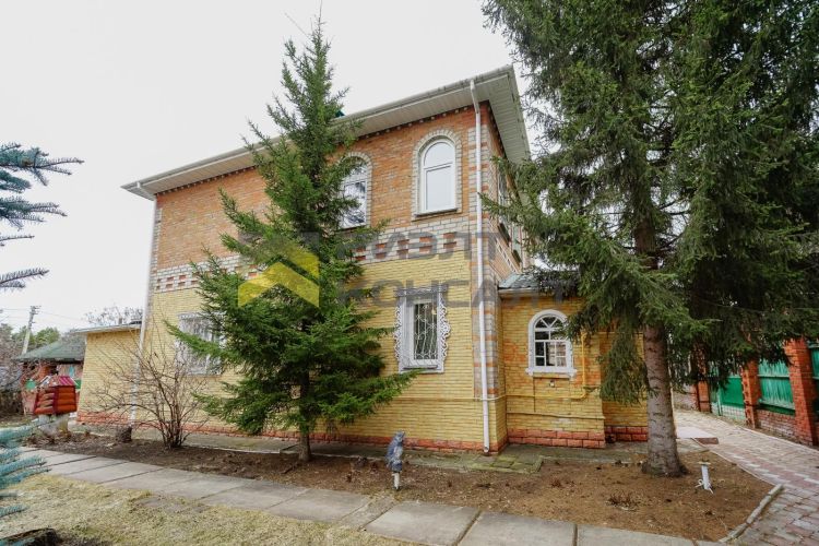 Дом, 226.20м², 12.53 соток, 2 этажа, 5 комн., стены: Кирпич