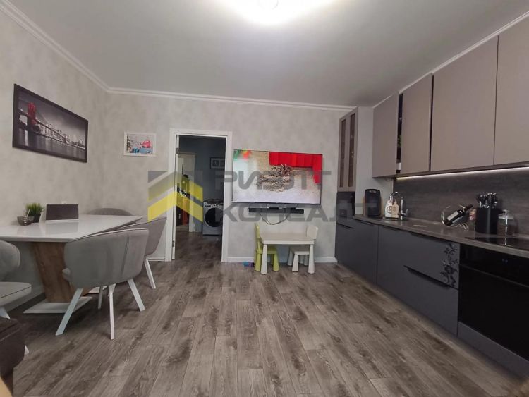 2-комн. квартира, Вторичка, 67.70м², 7/10 этаж