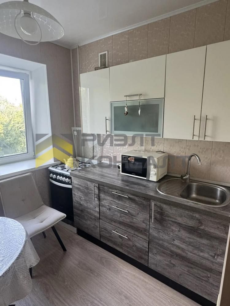2-комн. квартира, Вторичка, 42м², 3/4 этаж