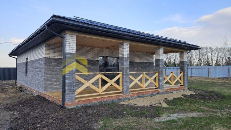 Дом, 100м², 10 соток, 1 этаж, 3 комн., стены: Кирпич
