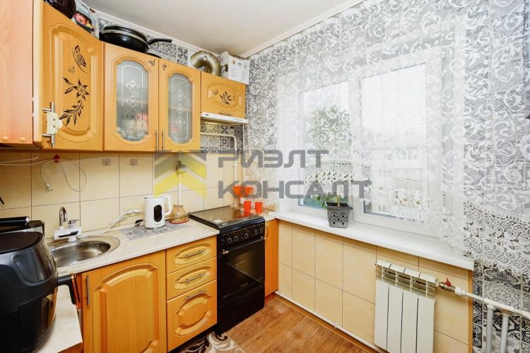 3-комн. квартира, Вторичка, 58м², 5/5 этаж