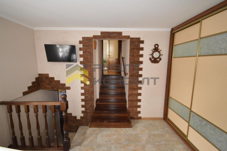 Дом, 170м², 8 соток, 2 этажа, 3 комн., стены: Кирпич миниатюра 37