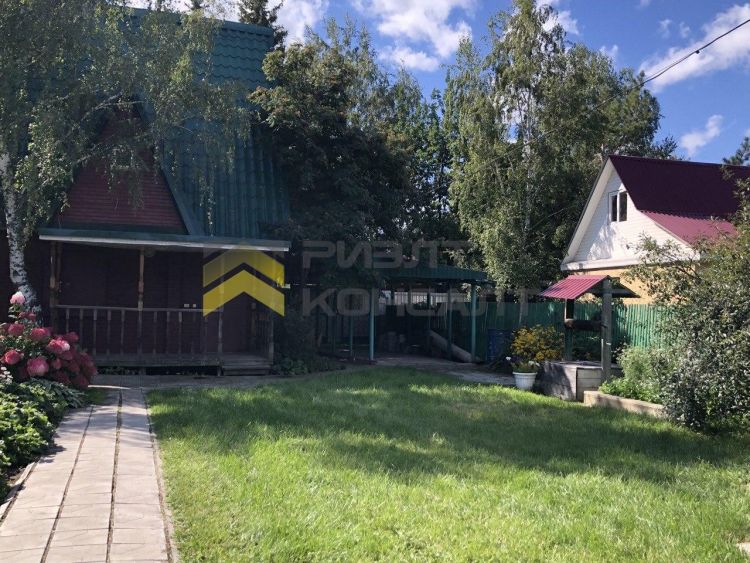 Дача, 50м², 4.60 соток, 3 этажа, 3 комн., стены: Кирпич