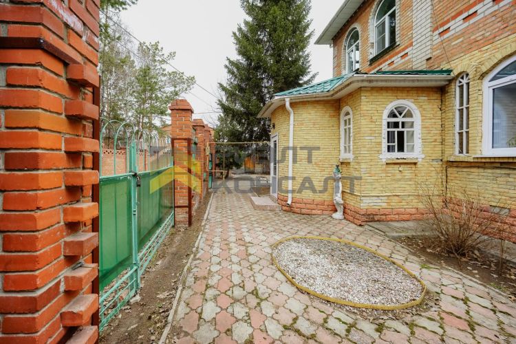 Дом, 227м², 12.53 соток, 2 этажа, 5 комн., стены: Кирпич миниатюра 45