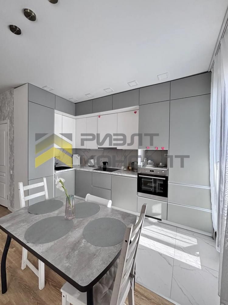 2-комн. квартира, Вторичка, 63м², 12/14 этаж