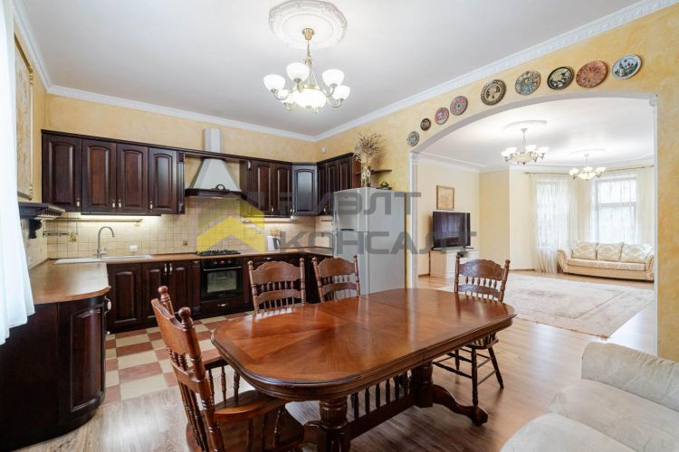 Дом, 289.30м², 10.90 соток, 2 этажа, 5 комн., стены: Кирпич миниатюра 18