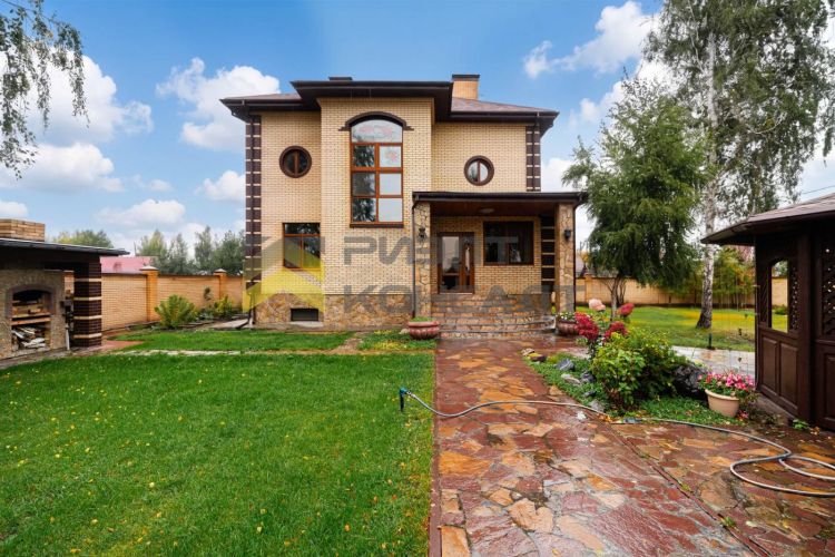 Дом, 289.30м², 10.90 соток, 2 этажа, 5 комн., стены: Кирпич