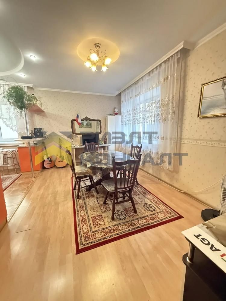 Дом, 123м², 3 соток, 3 этажа, 2 комн., стены: Кирпич миниатюра 18